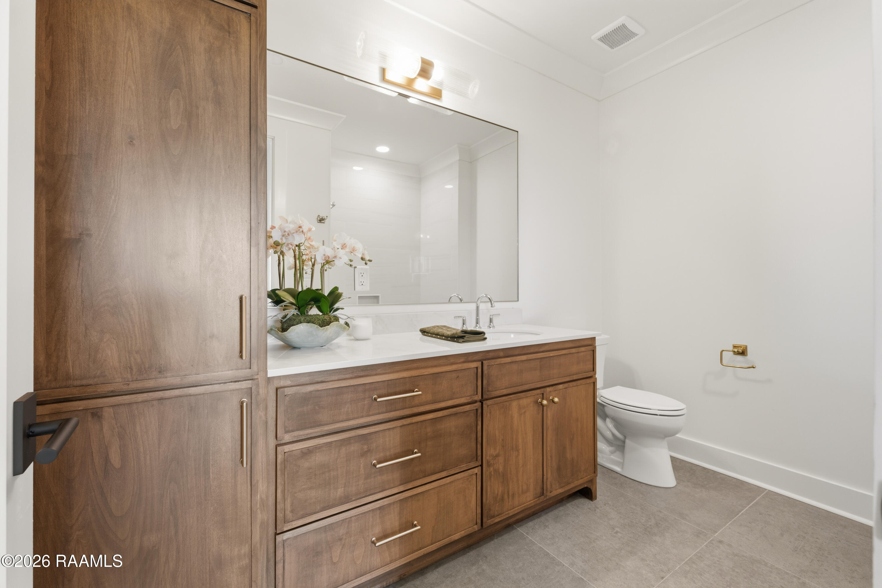 100 Southern Heights Lafayette, LA 70508 - Photo 33 of 39 Guest bathroom