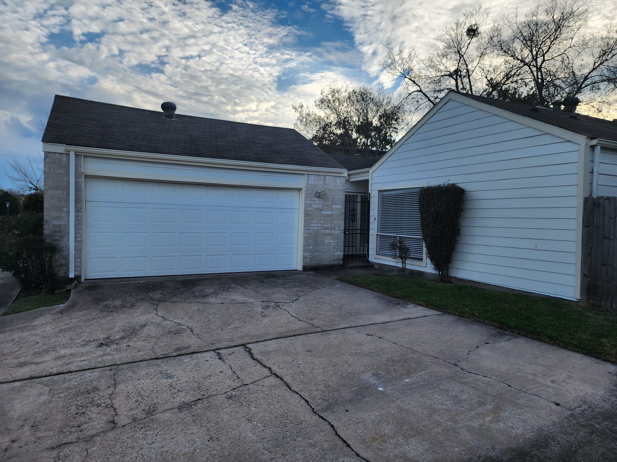 12534 Riva Ridge Lane Missouri City, TX 77071 - Photo 10 of 28 a front view of a house with garage