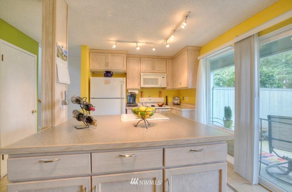 1601 Blaine Court Southeast Renton, WA 98055 - Photo 2 of 11 Gallery Image 2
