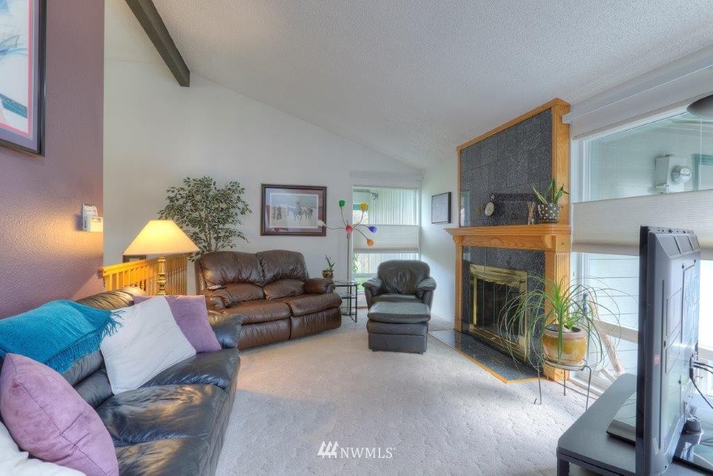 1601 Blaine Court Southeast Renton, WA 98055 - Photo 8 of 11 Gallery Image 8