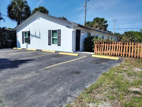 $1,995 | 614 Holly Drive, Unit 2, Palm Beach Gardens, FL 33410