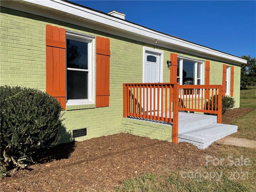 37131 Melton Road Albemarle, NC 28001 - Photo 4 of 26 Gallery Image 4