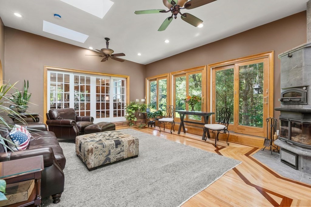 16 Frontier Drive Walpole, MA 02081 - Photo 9 of 28