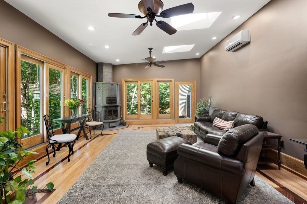 16 Frontier Drive Walpole, MA 02081 - Photo 10 of 28