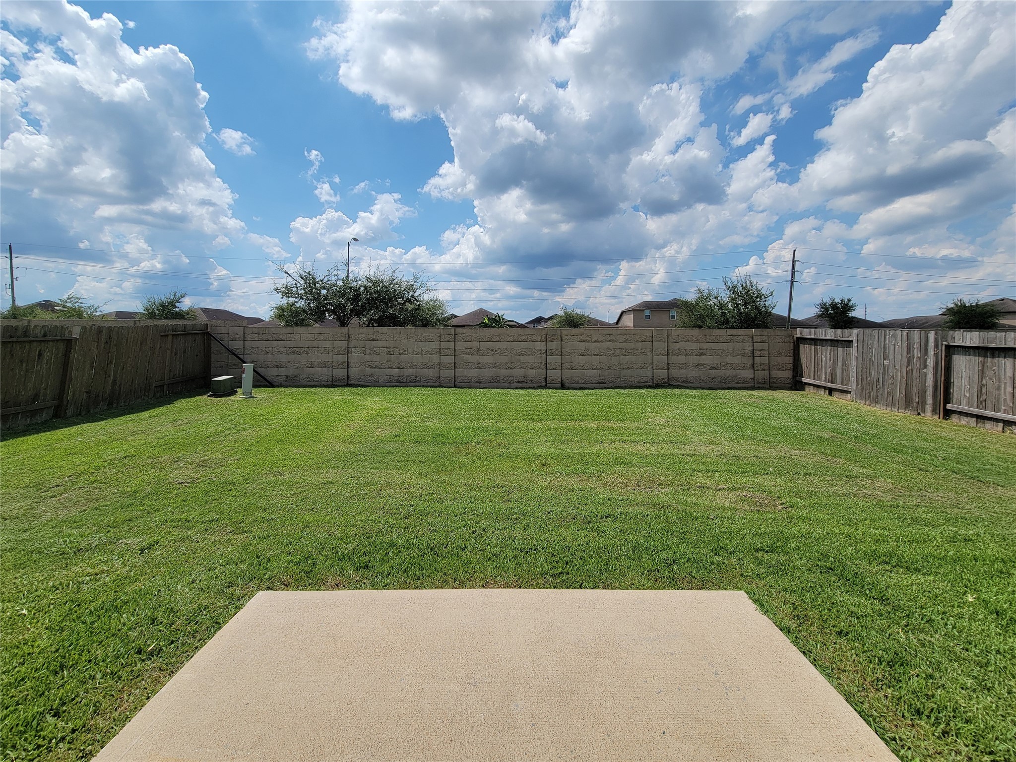 9726 Shimmering Lakes Drive Rosharon, TX 77583 - Photo 31 of 33 a view of a backyard with a garden