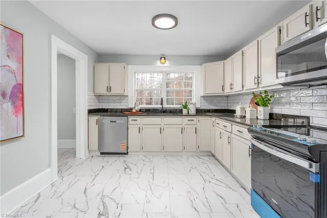 $349,900 | 18 Fairway Drive, Lexington, NC 27292