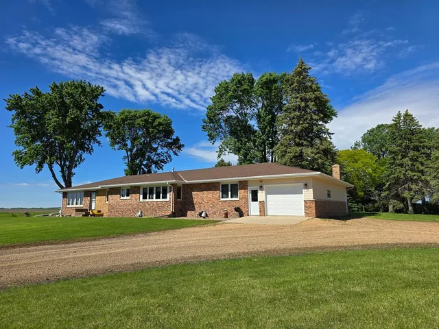 $624,900 | 35996 391st Avenue, St. Peter, MN 56082