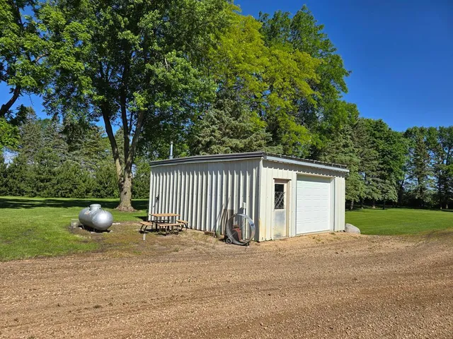 $624,900 | 35996 391st Avenue, St. Peter, MN 56082