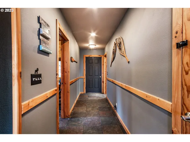 $1,199,000 | 1435 Wilbur Road, Roseburg, OR 97471