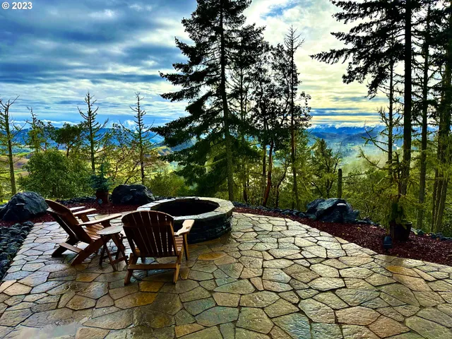 $1,199,000 | 1435 Wilbur Road, Roseburg, OR 97471