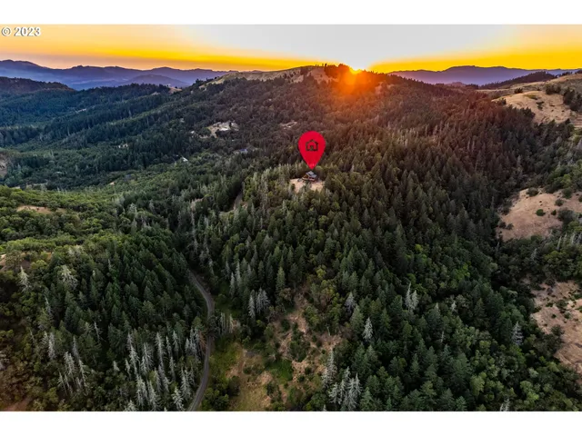 $1,199,000 | 1435 Wilbur Road, Roseburg, OR 97471