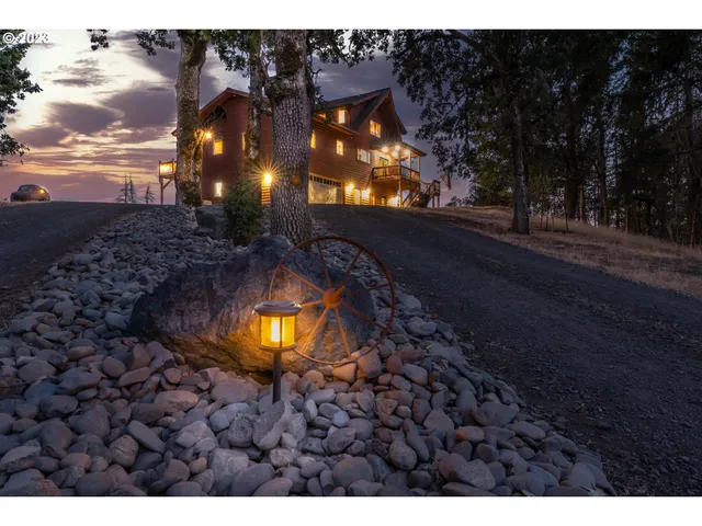 $1,199,000 | 1435 Wilbur Road, Roseburg, OR 97471