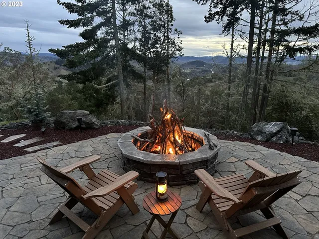 $1,199,000 | 1435 Wilbur Road, Roseburg, OR 97471