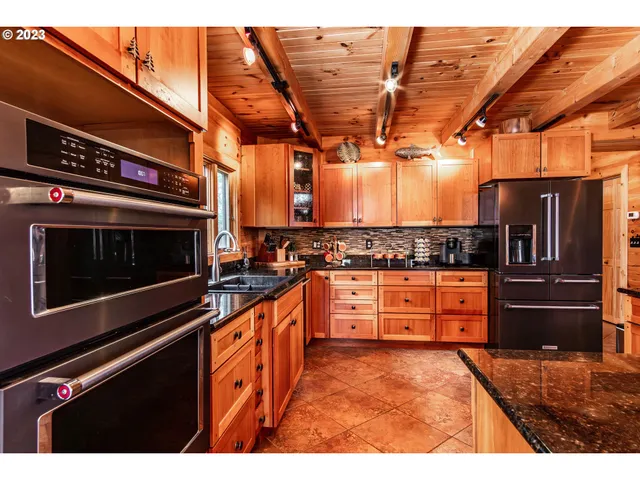 $1,199,000 | 1435 Wilbur Road, Roseburg, OR 97471