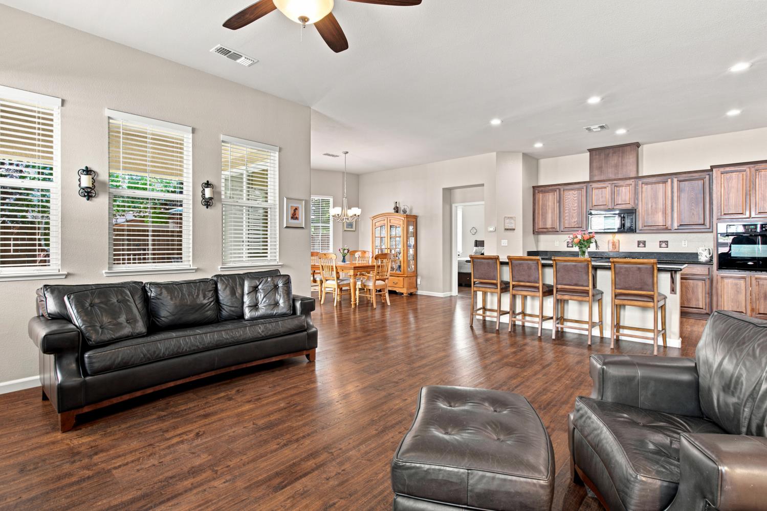 671 Cathedral Way Tracy, CA 95304 - Photo 14 of 38