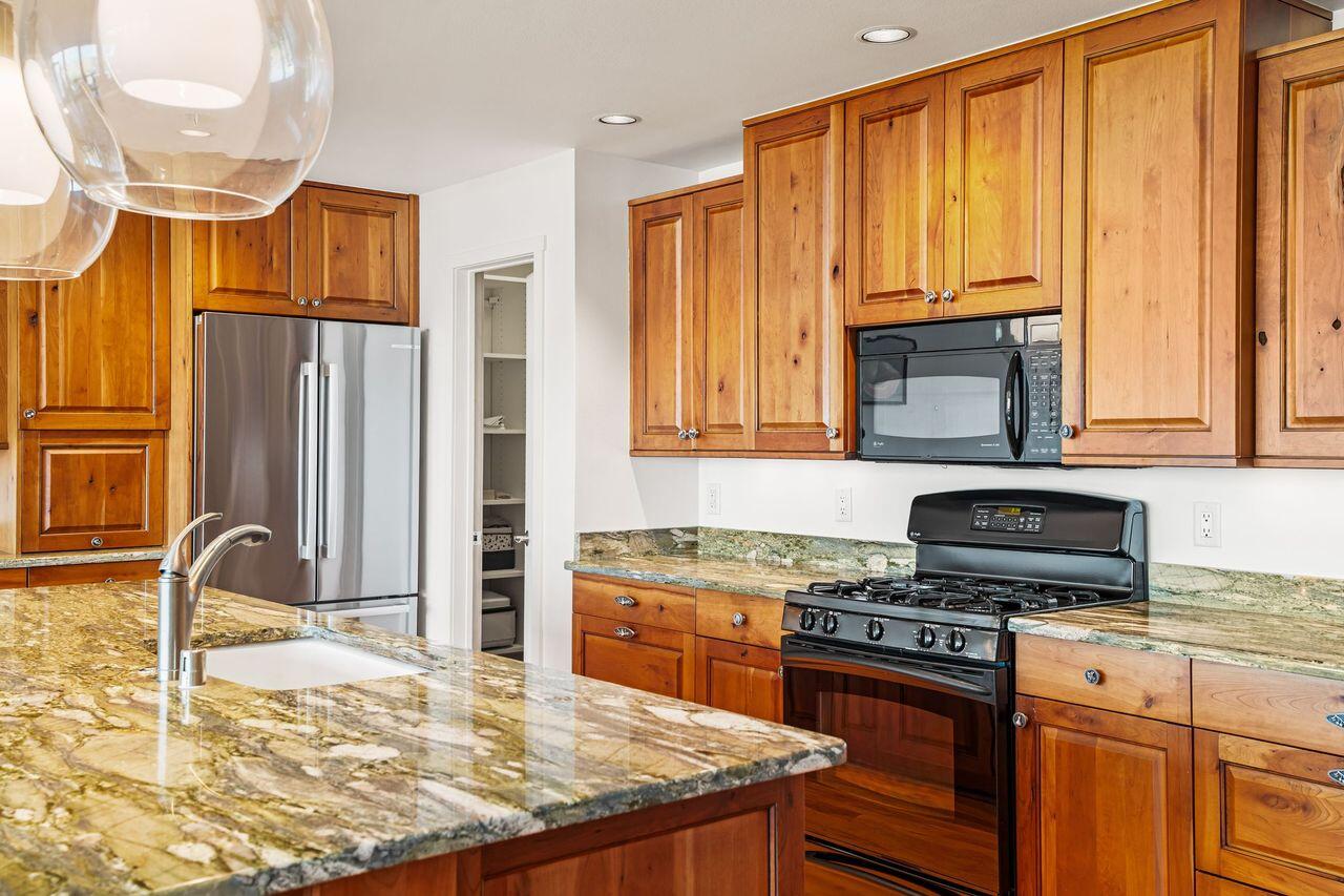 311 East Erie Street, Unit 425 Milwaukee, WI 53202 - Photo 12 of 46 IMG_4901