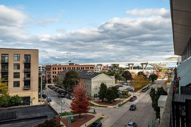 $924,900 | 311 East Erie Street, Unit 425, Milwaukee, WI 53202