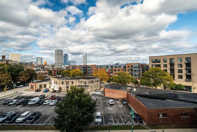 $924,900 | 311 East Erie Street, Unit 425, Milwaukee, WI 53202