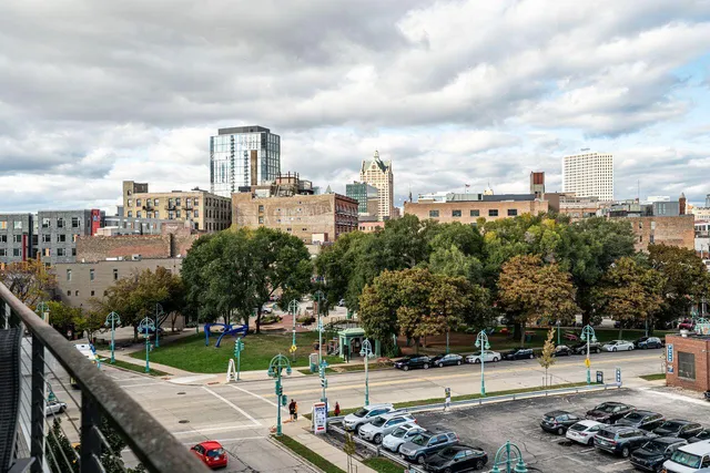 $924,900 | 311 East Erie Street, Unit 425, Milwaukee, WI 53202