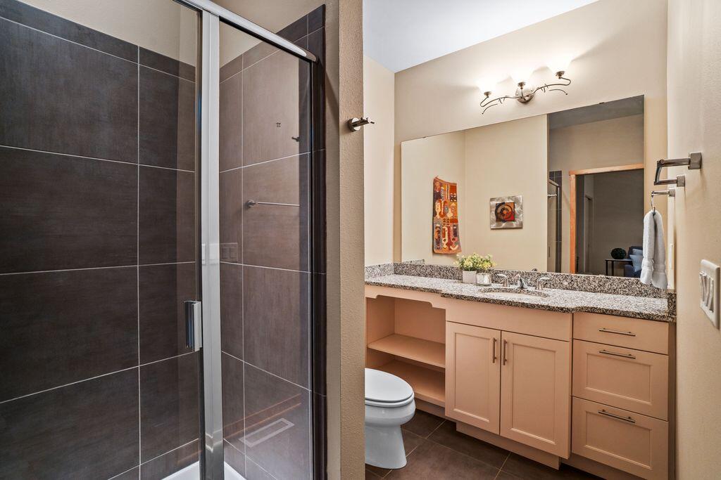 311 East Erie Street, Unit 425 Milwaukee, WI 53202 - Photo 38 of 46 2nd full bath