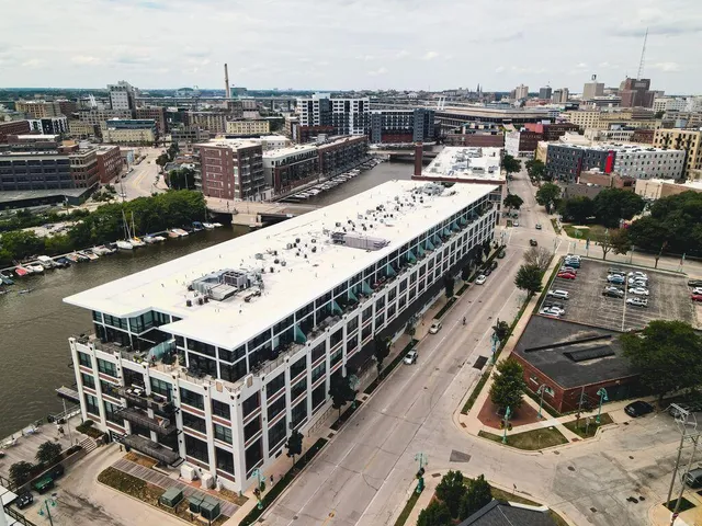 $924,900 | 311 East Erie Street, Unit 425, Milwaukee, WI 53202