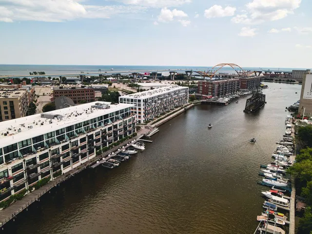 $924,900 | 311 East Erie Street, Unit 425, Milwaukee, WI 53202