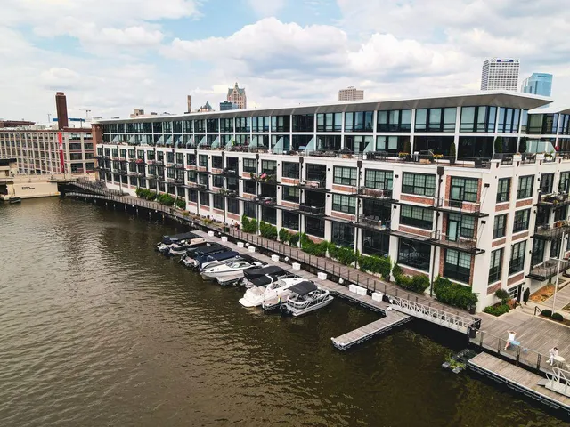 $924,900 | 311 East Erie Street, Unit 425, Milwaukee, WI 53202