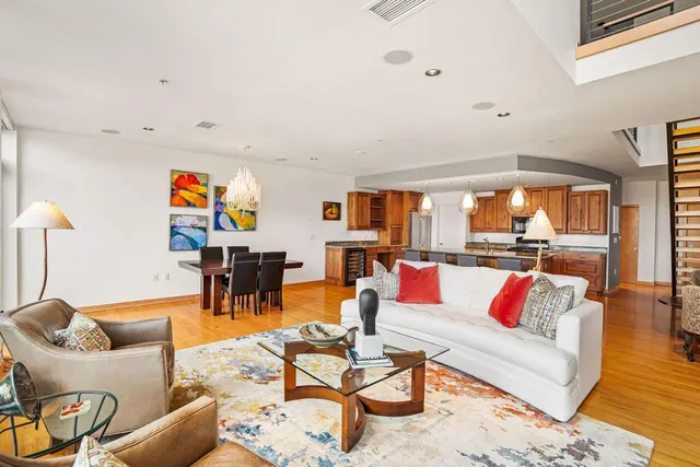 $924,900 | 311 East Erie Street, Unit 425, Milwaukee, WI 53202