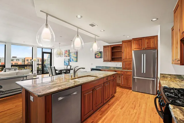 $924,900 | 311 East Erie Street, Unit 425, Milwaukee, WI 53202