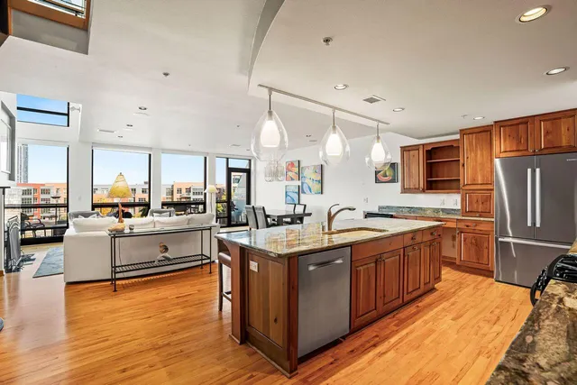 $924,900 | 311 East Erie Street, Unit 425, Milwaukee, WI 53202