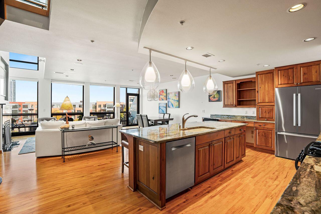 311 East Erie Street, Unit 425 Milwaukee, WI 53202 - Photo 10 of 47 IMG_4899