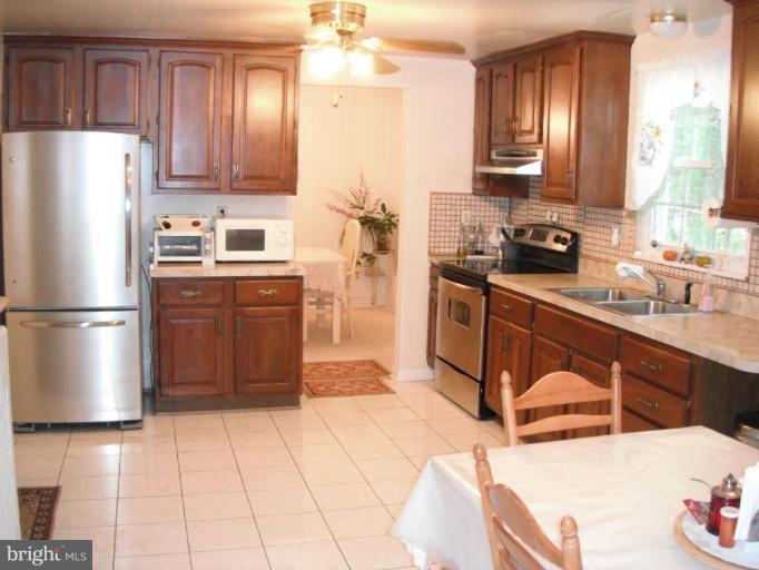 9204 Friar Road Fort Washington, MD 20744 - Photo 2 of 10 Kitchen