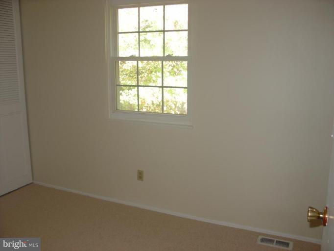 9204 Friar Road Fort Washington, MD 20744 - Photo 10 of 10 Small bedroom perfect for a nursery or office.