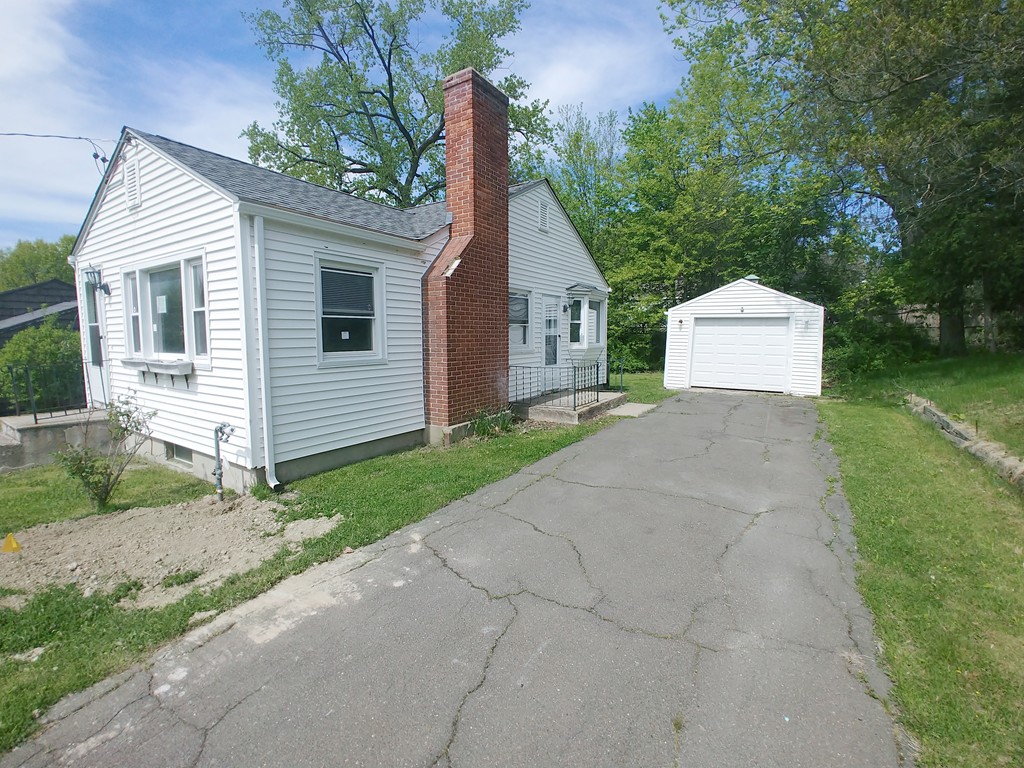 145 Mayfair Avenue Springfield, MA 01104 - Photo 3 of 13 Gallery Image 3