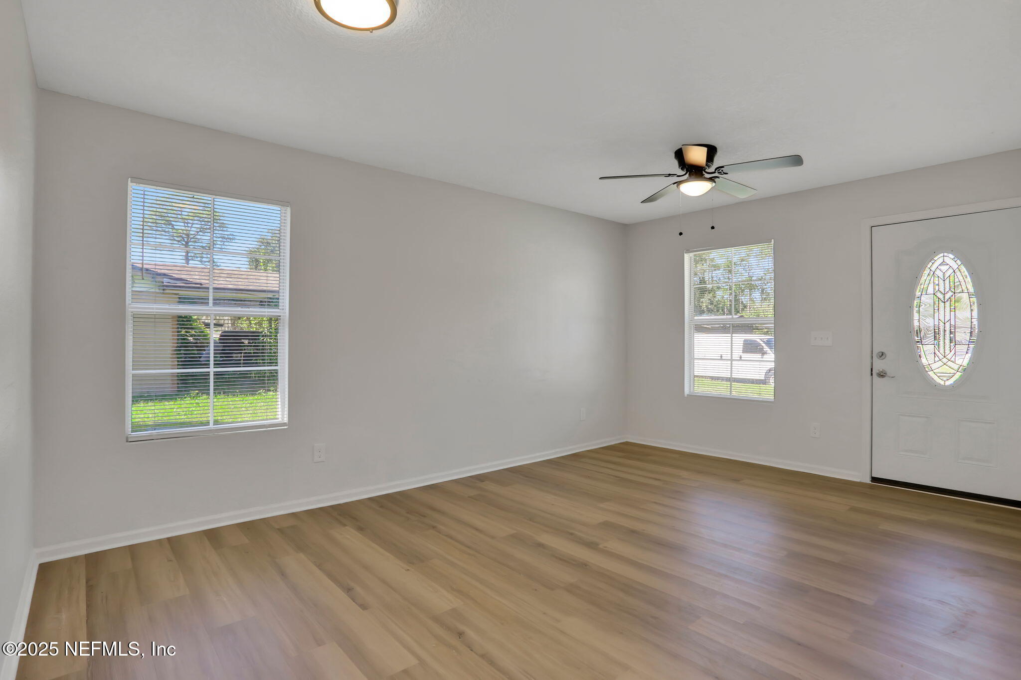 4404 Key Largo Drive Jacksonville, FL 32218 - Photo 3 of 25 02 Living room