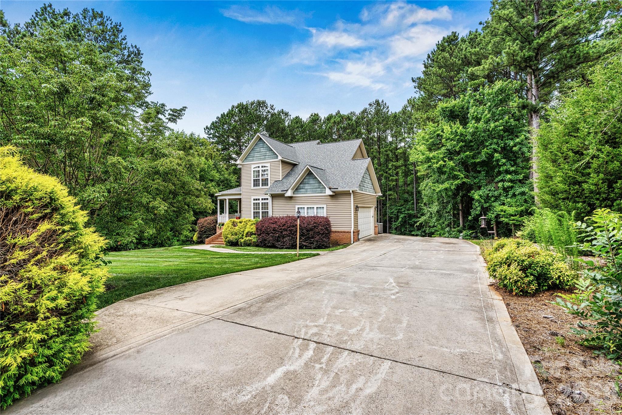 1606 High Ridge Drive Stanley, NC 28164 - Photo 43 of 44 a front view of a house with a yard