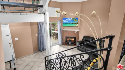 $489,900 | 13567 Valerio Street, Unit C, Van Nuys, CA 91405