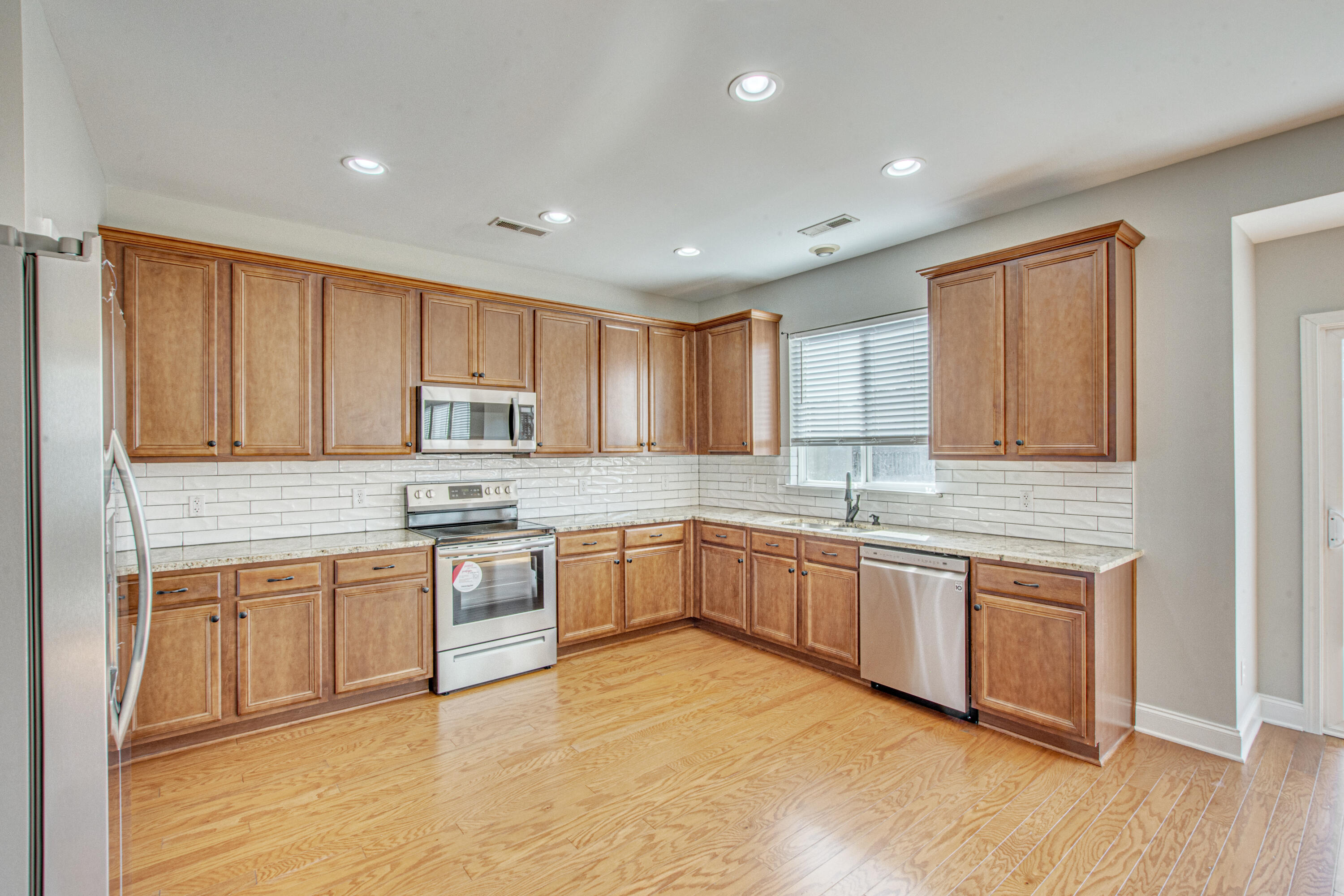 233 Woodbrook Way Moncks Corner, SC 29461 - Photo 8 of 12 24
