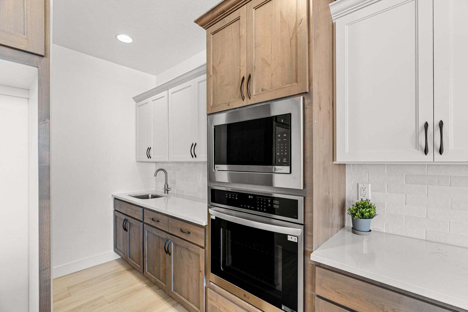 3125 East 2220 South St. George, UT 84790 - Photo 8 of 24 Kitchen
