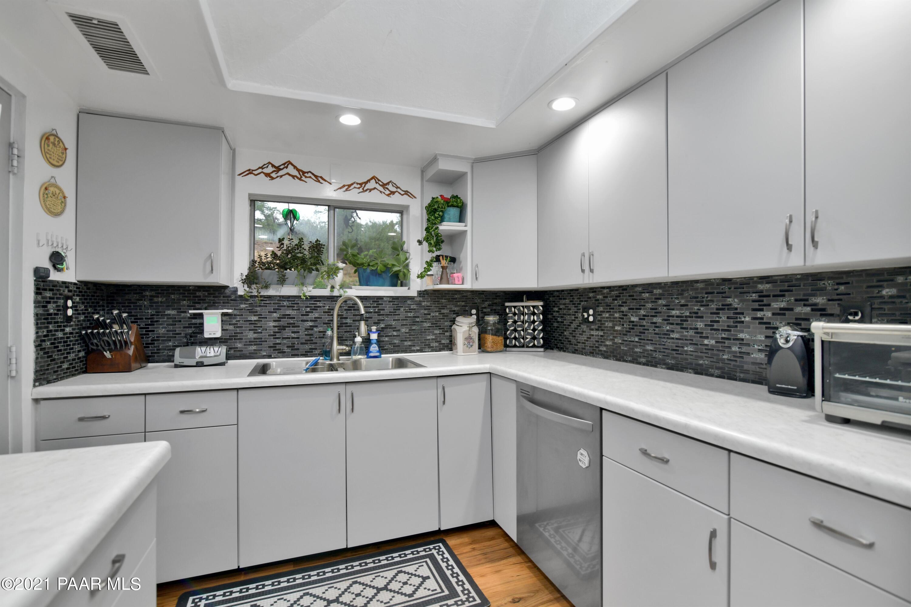 915 Middlebrook Road Prescott, AZ 86303 - Photo 13 of 32 013_Kitchen