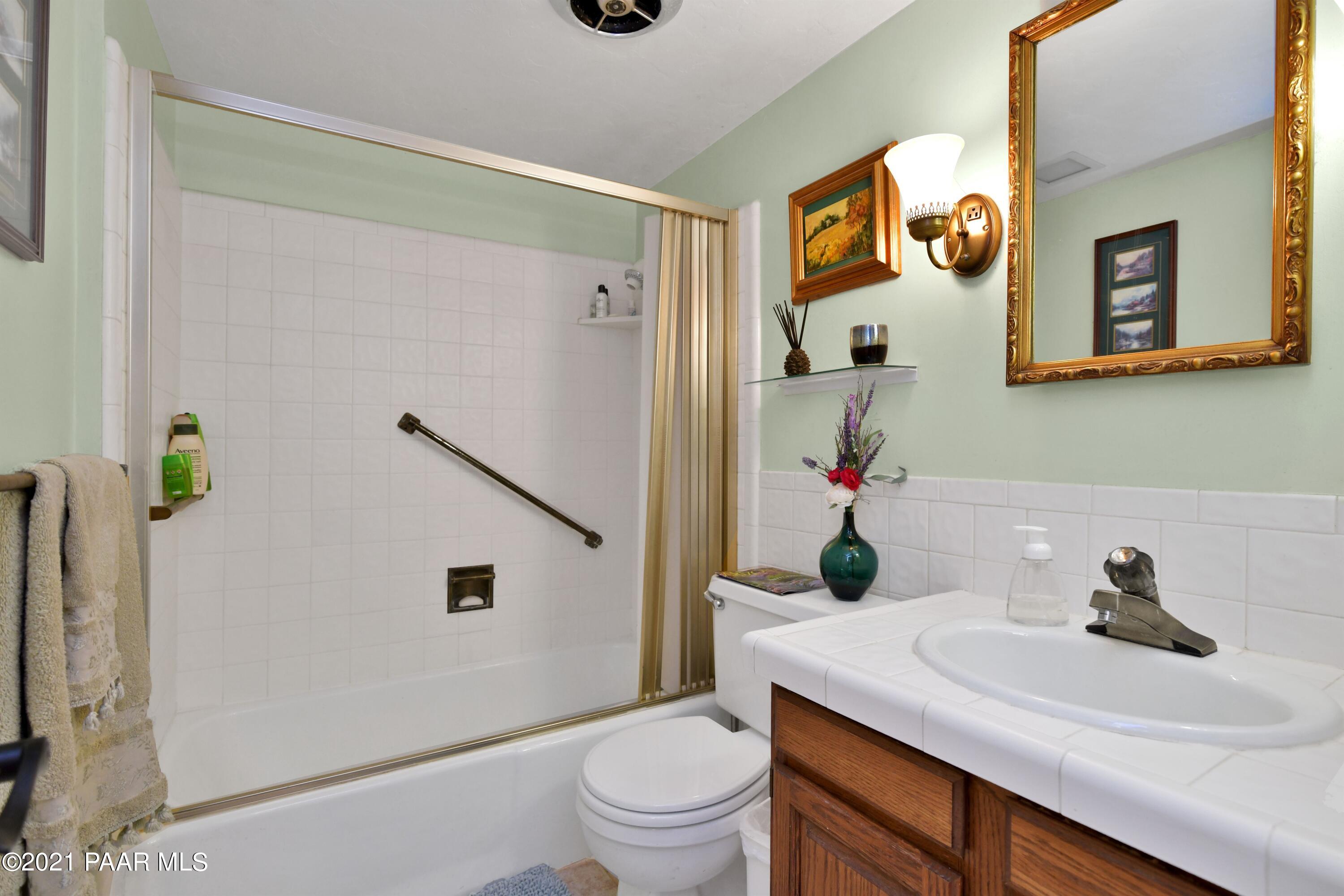915 Middlebrook Road Prescott, AZ 86303 - Photo 17 of 32 017_Guest Bath