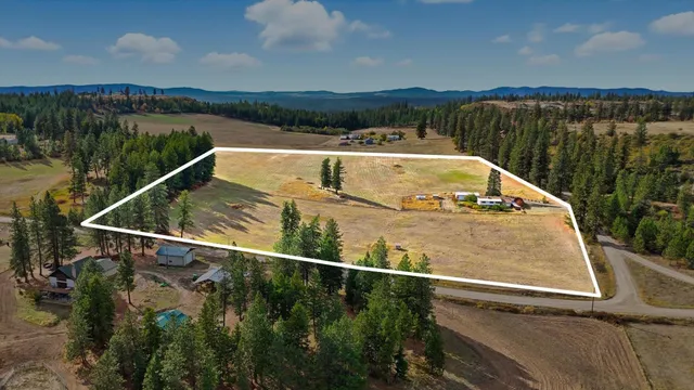 $650,000 | 8920 East Schwachtgen Branch Road, Chattaroy, WA 99003