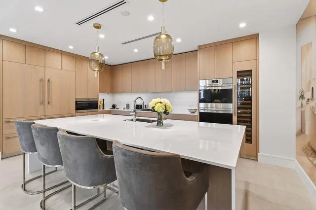 $4,100,000 | 2200 PGA Boulevard, Unit 211, Palm Beach Gardens, FL 33408