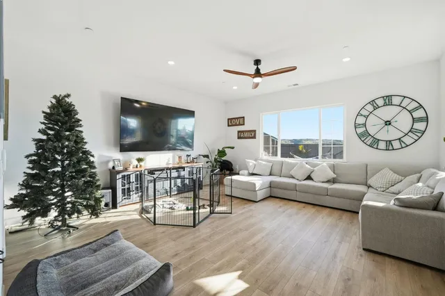 $1,100,000 | 5057 Brooks Circle, Folsom, CA 95630