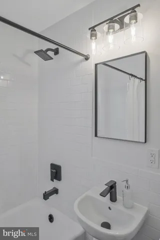 $1,900 | 1217 1217-apt Kensington Street, Unit 3N, Arlington, VA 22205