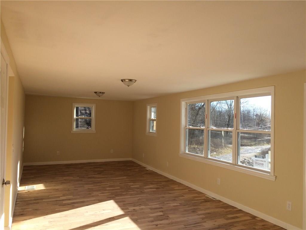 9 Burgess Farm Road Freeport, ME 04032 - Photo 4 of 20 Spacious sunny living room facing...