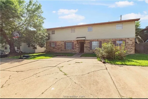 $325,000 | 2400 Jaguar Court, Bryan, TX 77807