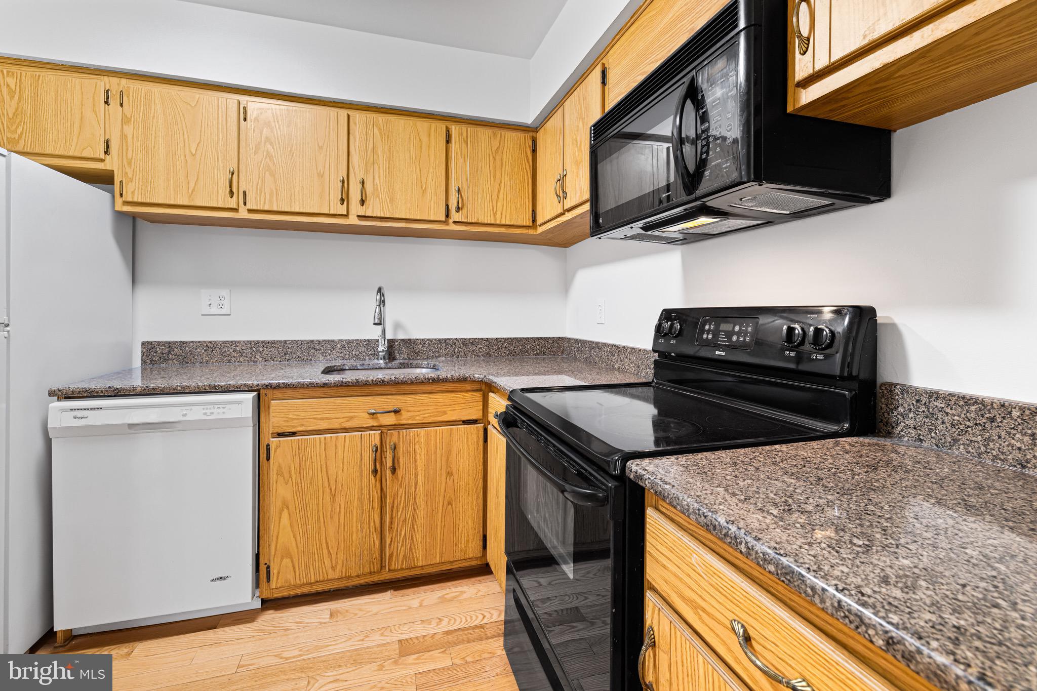 22 Fitzwatertown Road, Unit C8 Willow Grove, PA 19090 - Photo 11 of 26 Kitchen