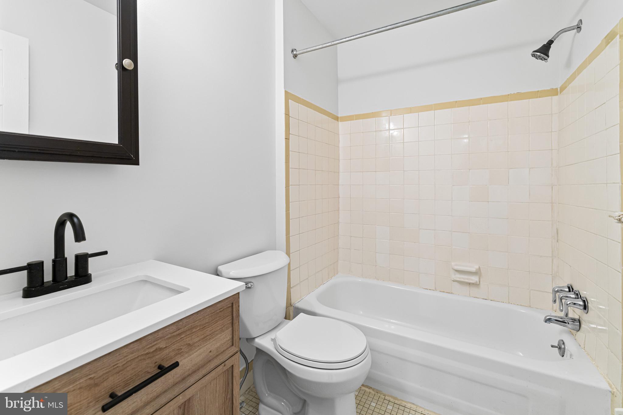 22 Fitzwatertown Road, Unit C8 Willow Grove, PA 19090 - Photo 18 of 26 Primary Bath