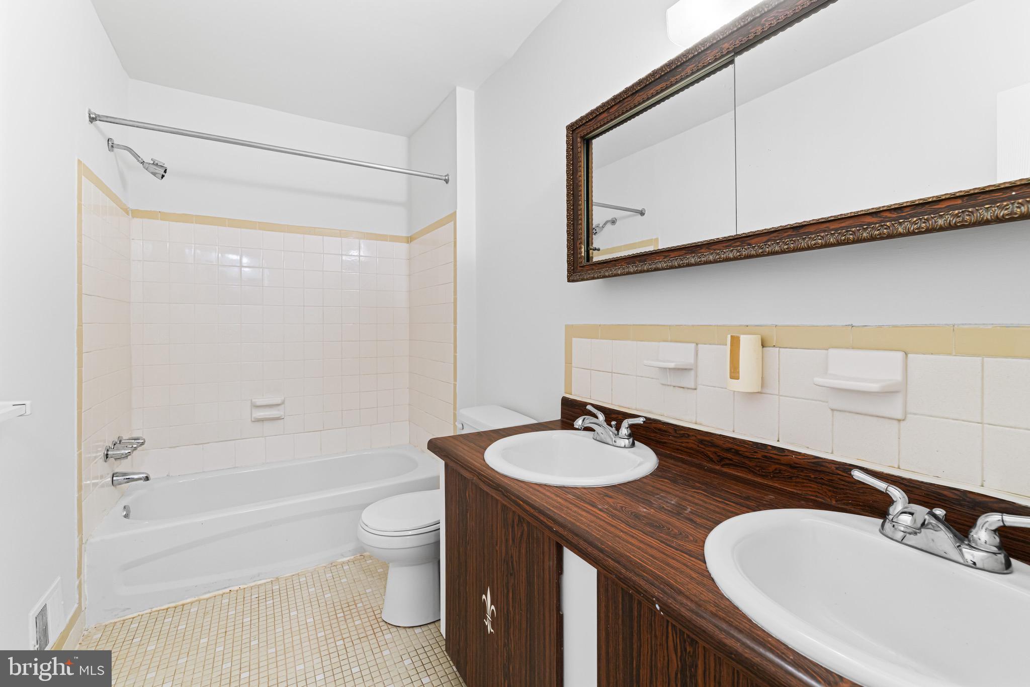 22 Fitzwatertown Road, Unit C8 Willow Grove, PA 19090 - Photo 21 of 26 Hall Bath